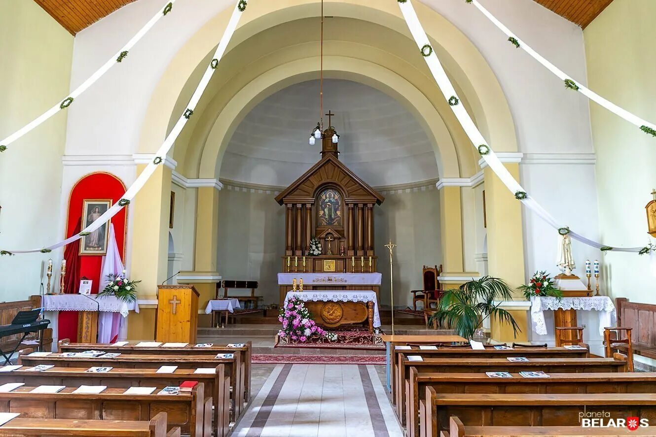 Витебск костел. Служба в костеле в девятовка гродно. Служба в костеле в девятовка гродно. Красный костёл в гродно. Жэс девятовка гродно.