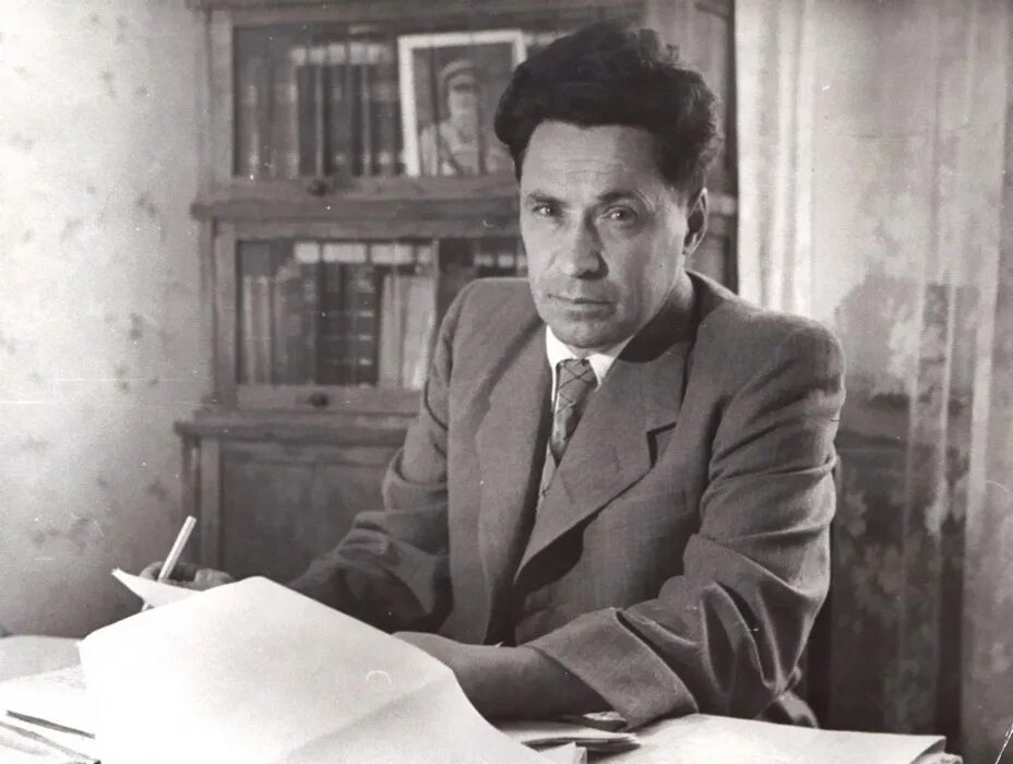 Крупнейшие советские писатели. Алексея Кузьмича Югова.