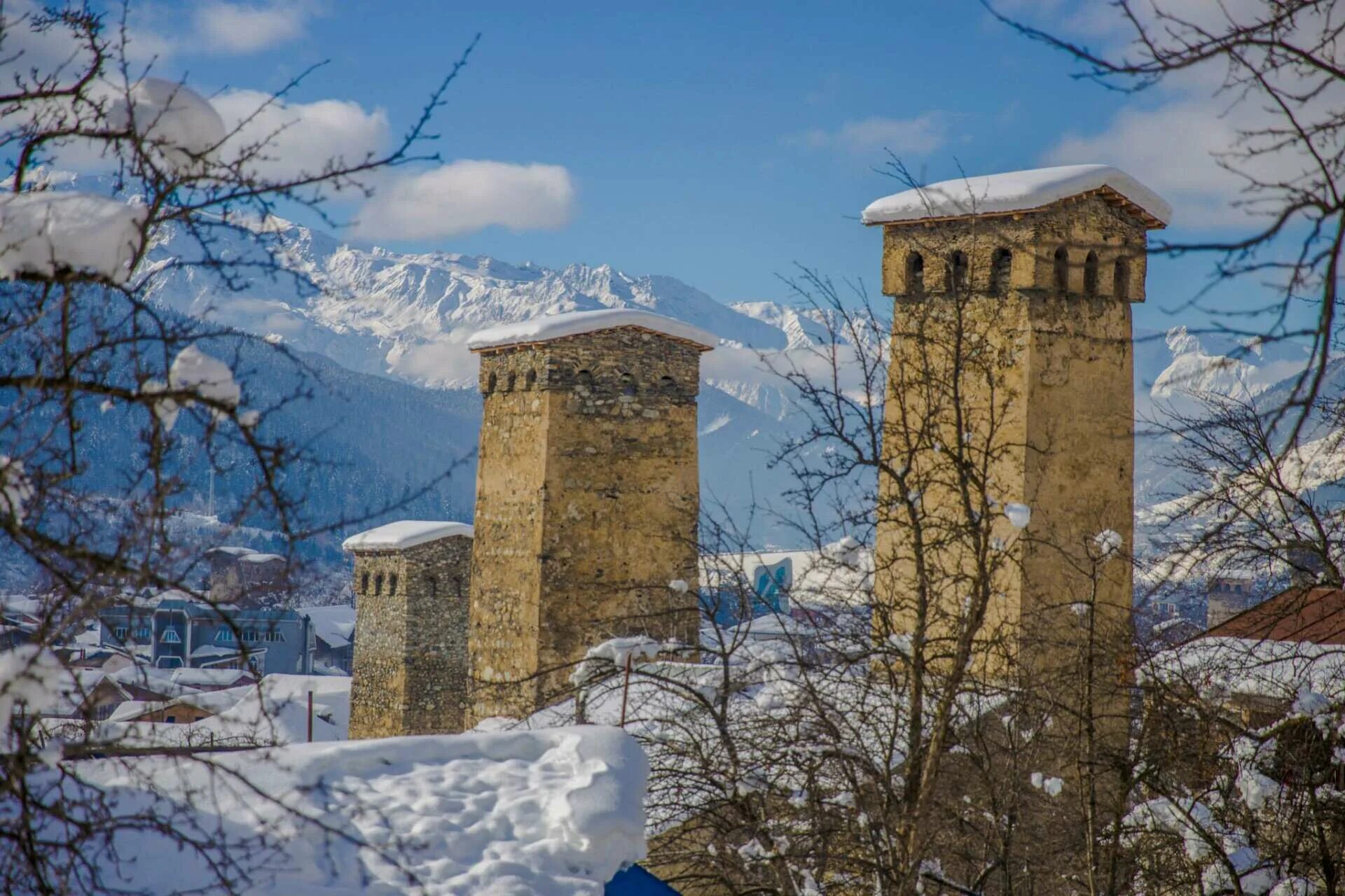 Грузия начинается. Местиа Сванетия. Местия Сванетия зима. Сванская башня Тбилиси. Сванетия Грузия Местия.