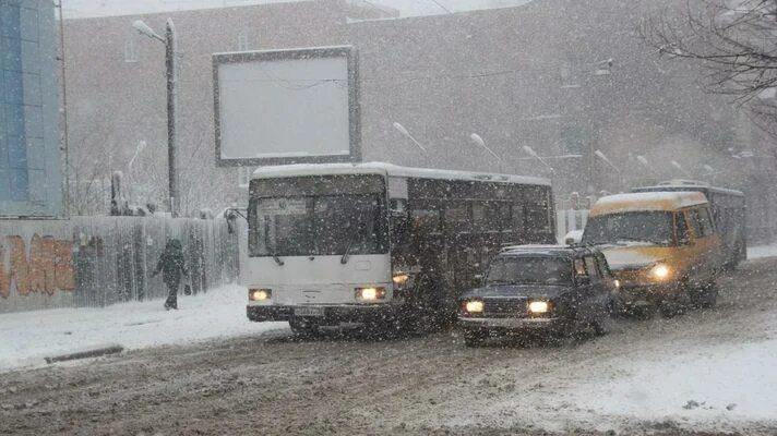 Метель в Иркутске. Снегопад в Иркутске. ПАЗ снегопад. Метель в Иркутске сегодня. Ни в пургу