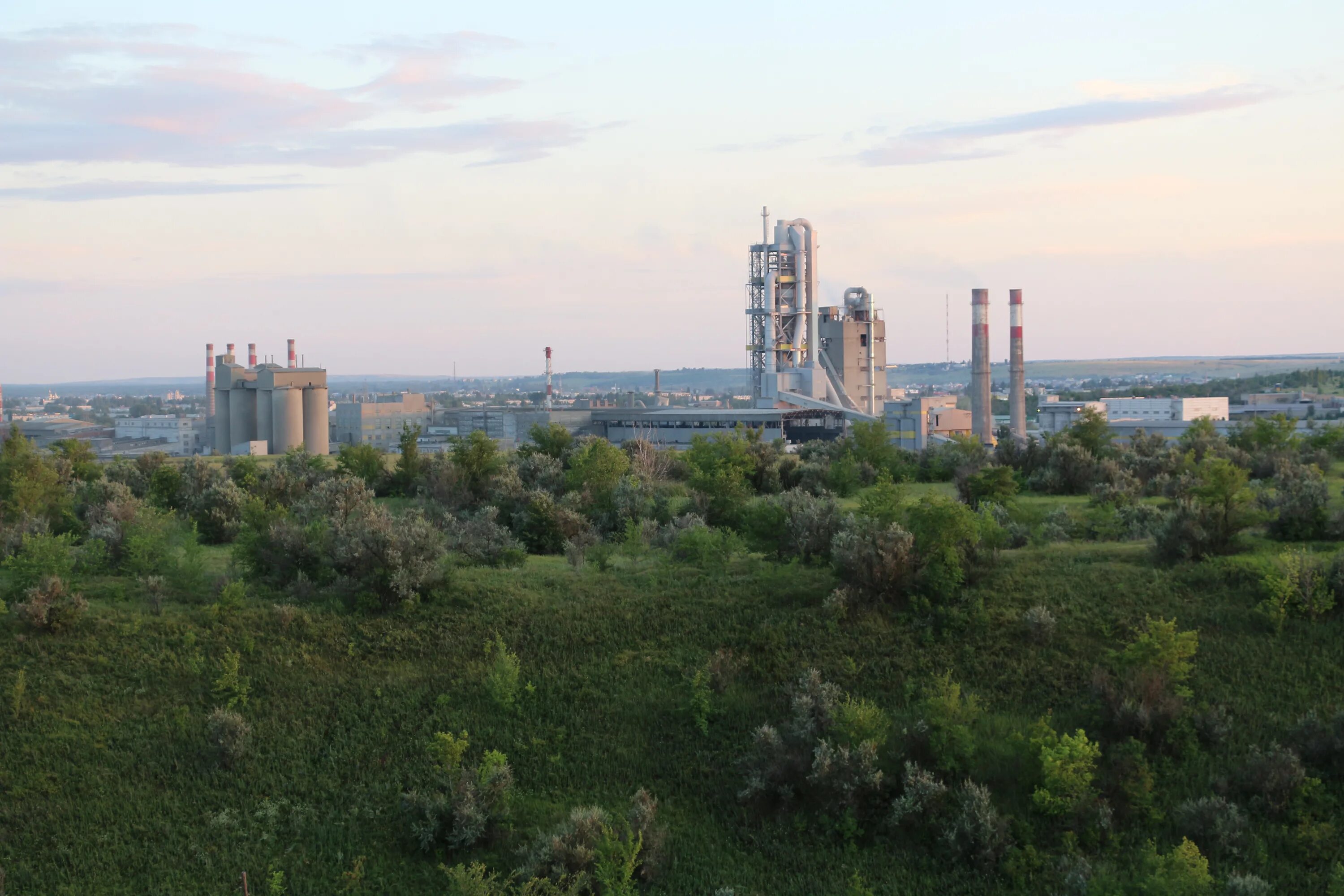 Михайловск волгоградская. Михайловка (город) завод цементный. Город Михайловка Волгоградская область Цемзавод. Цементный завод Михайловка Волгоградская область. Себряковский цементный завод Себряковцемент.