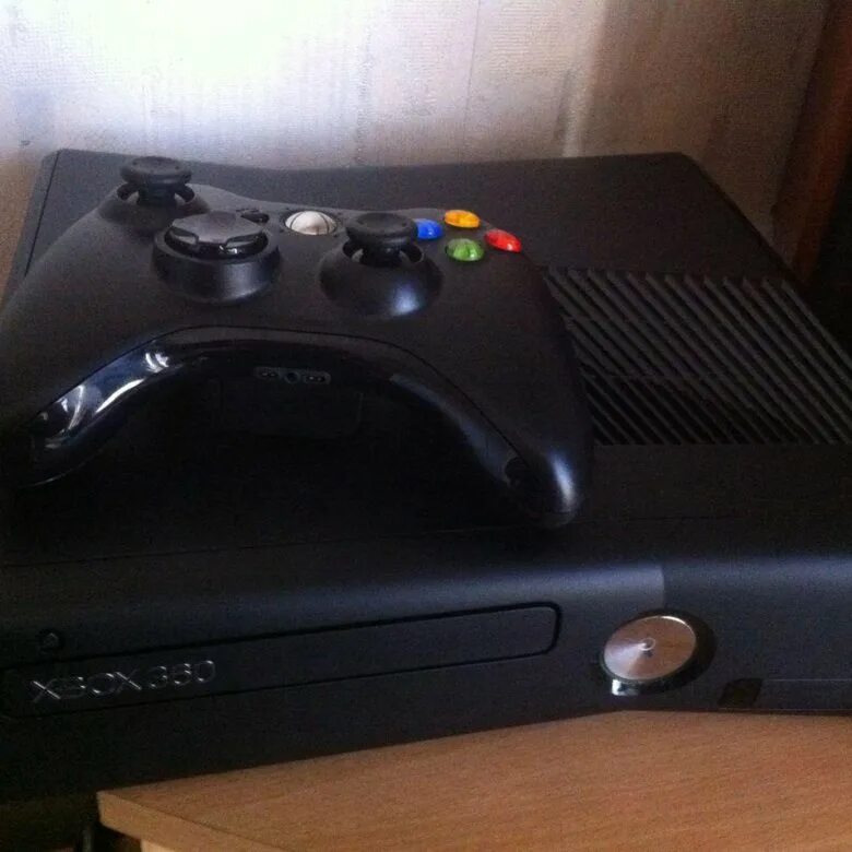 Авито хбокс 360. Xbox 360 Slim. Xbox 360 Slim freeboot. Игровая приставка Xbox 360 250 GB. Xbox 360 Slim дома.