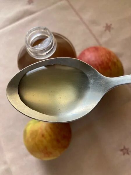Чем полезен яблочный уксус для организма. Полезен ли яблочный уксус. Detox cider крафт спб. Яблочный уксус при гэрб. Полезные свойства яблочного уксуса.
