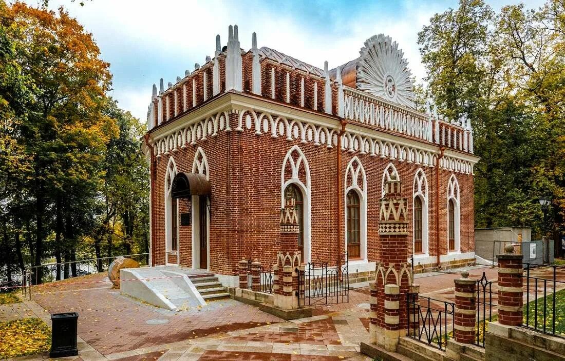 Малый дворец царицыно. Музей царицыно малый дворец. Царицыно кавалерский корпус внутри. Баженов полуциркульный дворец. В.