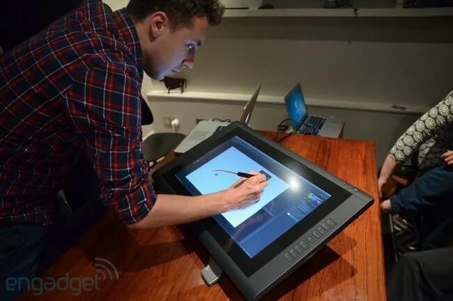 Где сделан планшет. Wacom Cintiq 22hd. Wacom Cintiq 22. Wacom Cintiq 22hd dtk-2200. Графический планшет Wacom экранник.