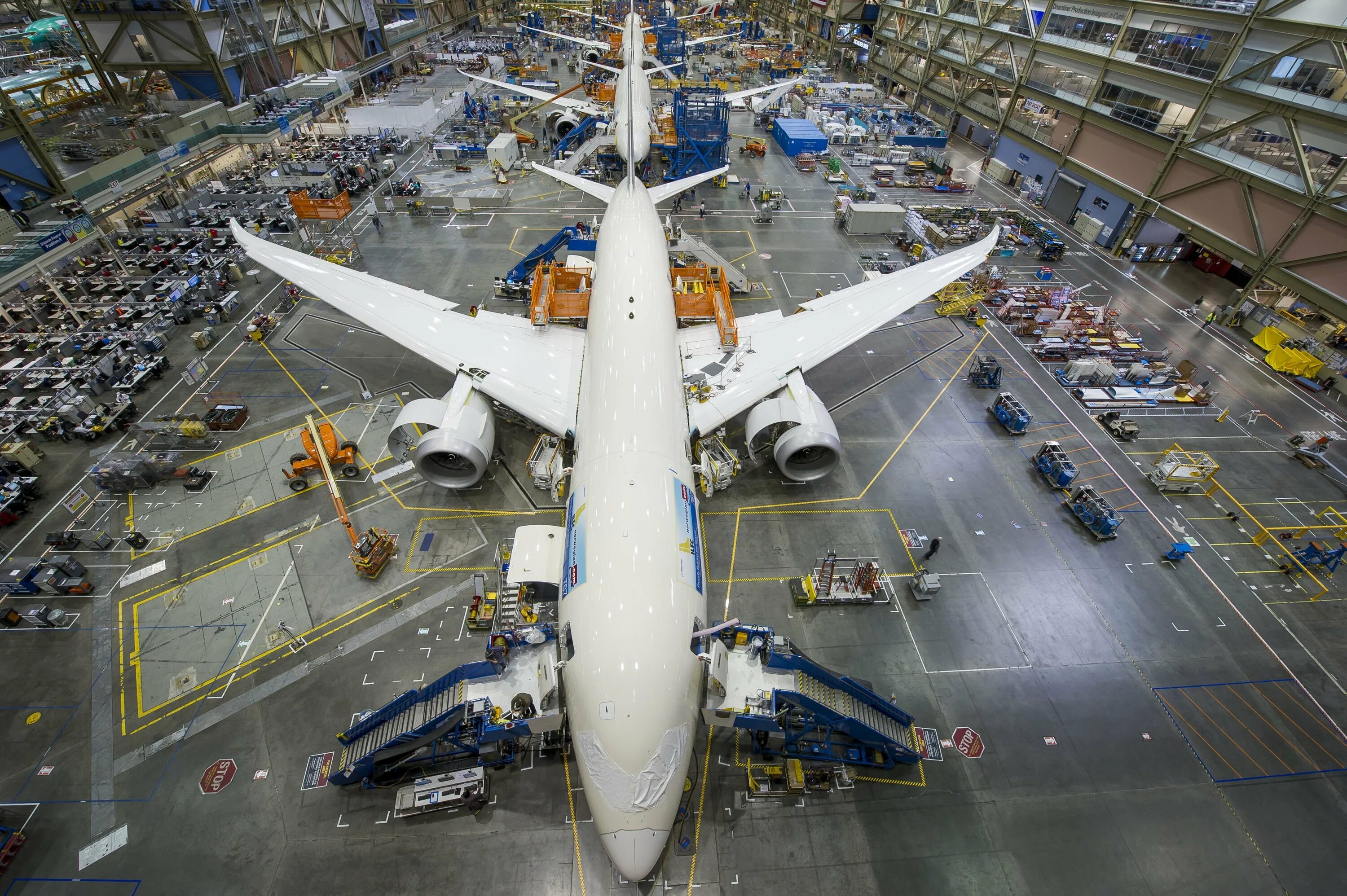 Где строят самолеты как называется. Завод Боинг 747. Сборочная линия Boeing 787. Боинг авиационный завод. Завод Боинг в США.