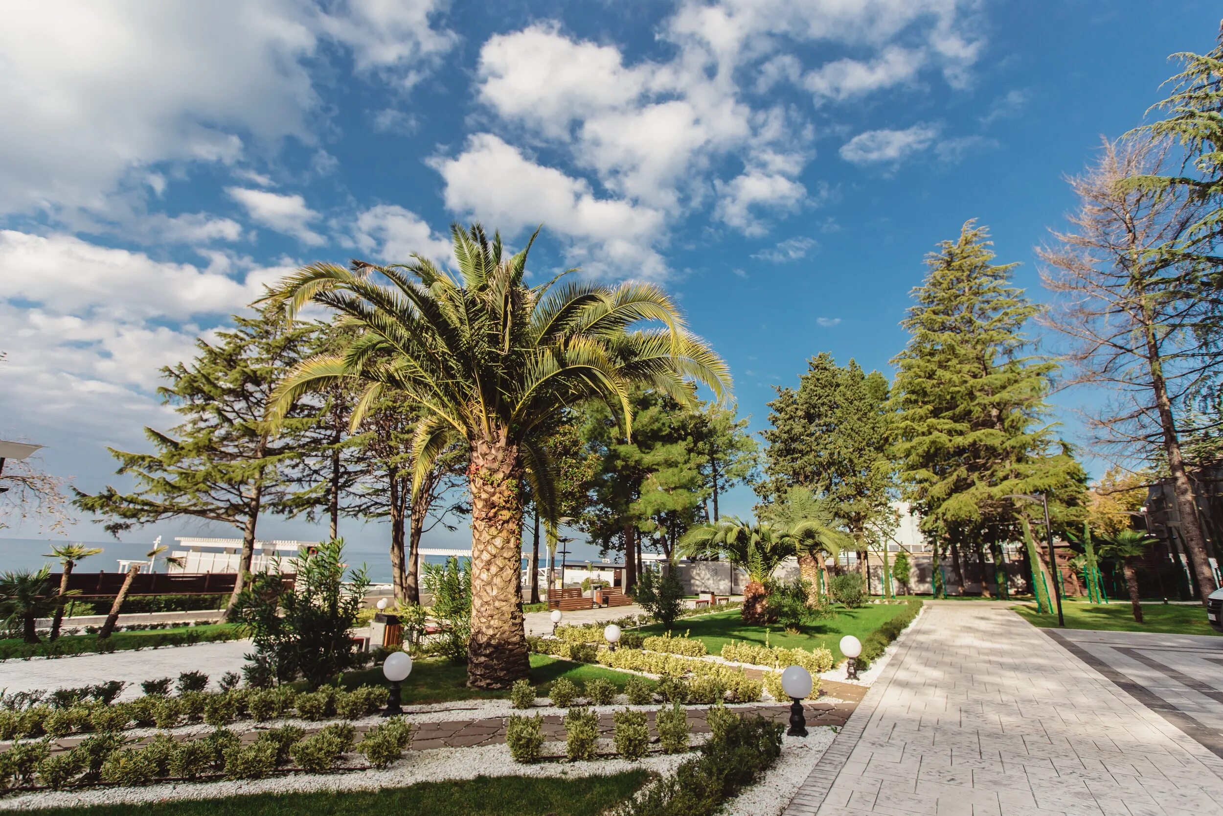 Лучезарный резорт апарт-отель 4 сочи. Апарт лучезарный сочи. Лучезарный резорт апарт отель. Апарт лучезарный сочи. Лучезарный резорт апарт отель 4 лоо сочи.