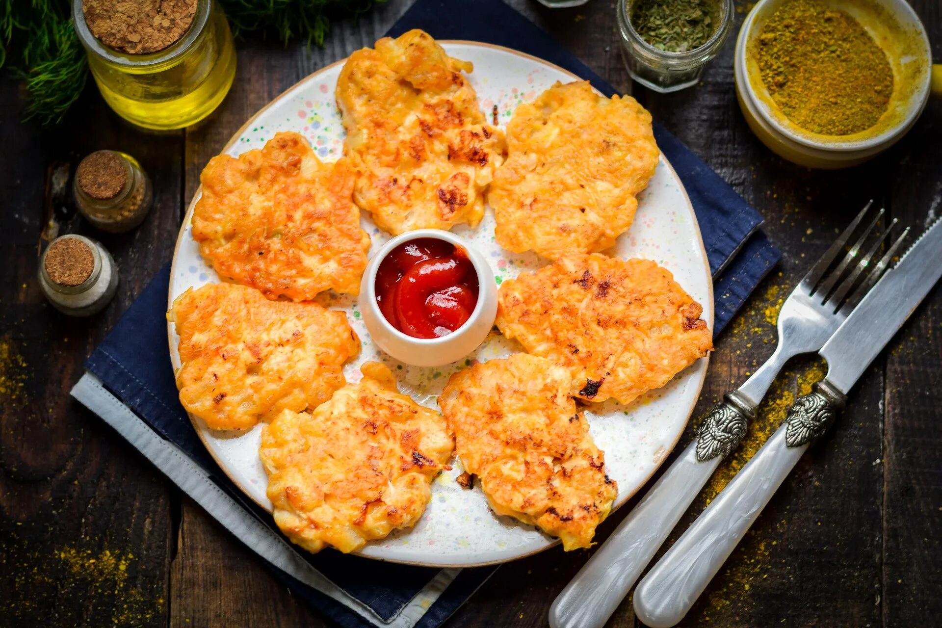 Растрепки из куриного филе. Растрепки филе. Куриные растрепки. Растрепки из куриного филе. Котлеты с сырным порошком.