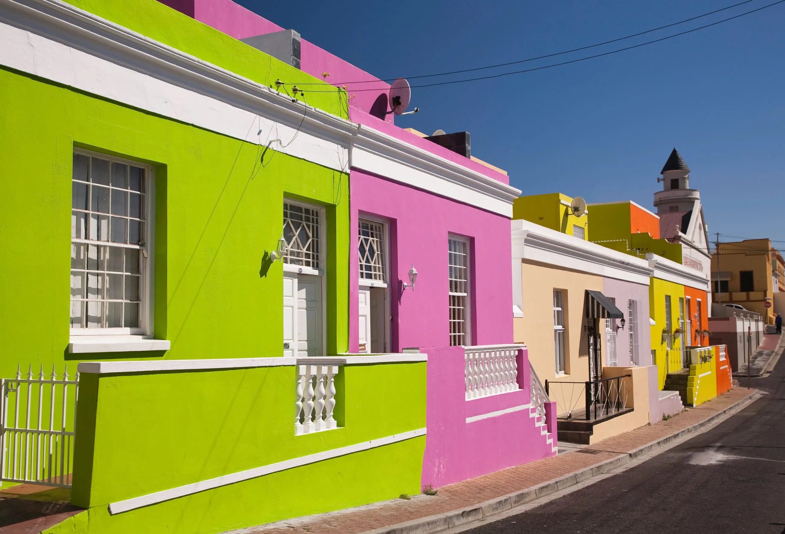Купить фасад яркая жизнь. Квартал бо-КААП, Южная Африка. Разноцветные домики. Разноцветный фасад. Разноцветные здания.