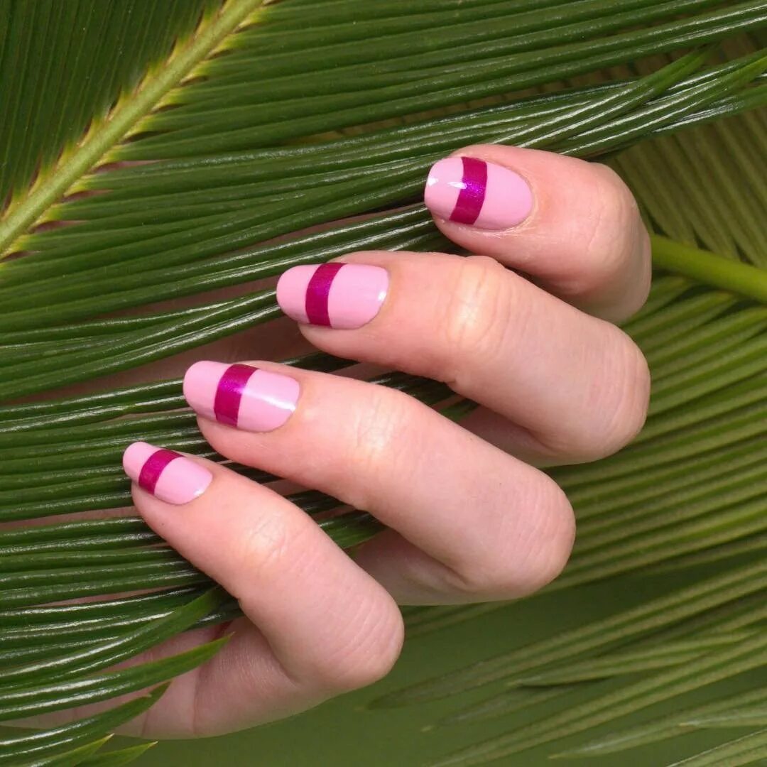 маникюр. ногти легкий дизайн фото. маникюр в горошек. маникюр обычным лаком. простой маникюр.