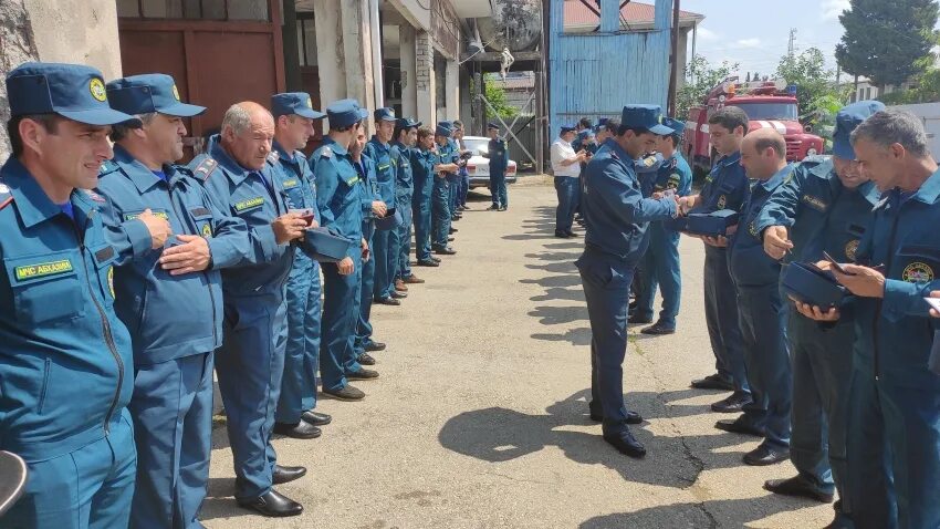 Мчс абхазии. Министр мчс абхазии. мчс абхазии квициния. парадная форма абхазии мчс. день мчс абхазии.