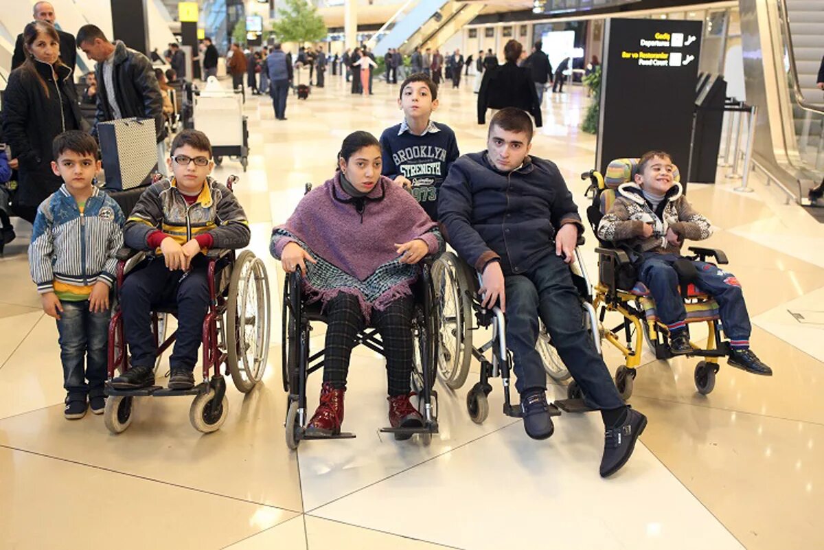 Инвалид 1 группы. Люди без инвалидности. Инвалидность. 2 инвалида. Дцп 2 группа.