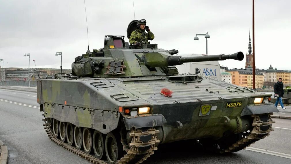 Automatkarbin 5 bullpup. Вс швеции вооружение. Вооружение швеции. Вооружение армии швеции. Оружие армии швеции.