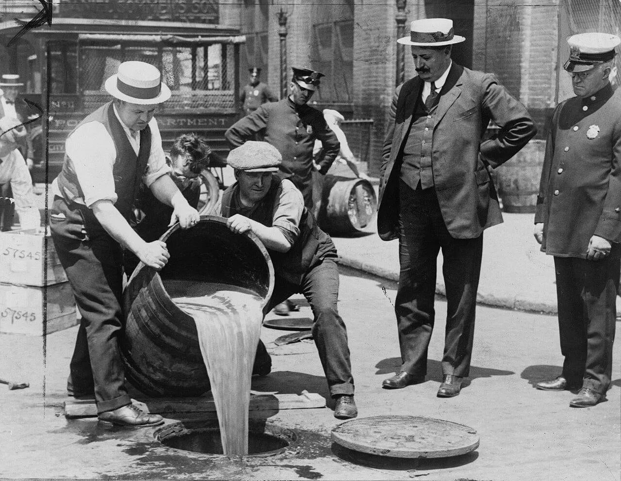 Сухой закон в США 1920-1930. Бутлегерство в США В 1920-Е гг. Бутлегеры Чикаго. Аль Капоне и бутлегерство