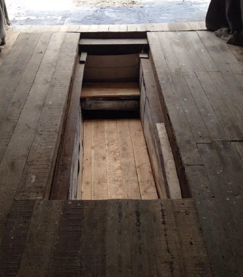 Какой доской пол гаража. Какой доской пол гаража. Настил деревянного пола в гараже. Какой доской пол гаража. Пол в гараже из досок.