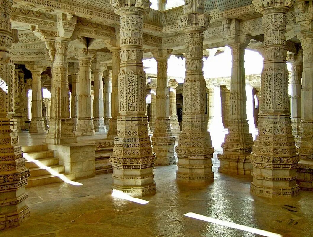 Колонна в прошлом 5 букв. Джайнский храм Ранакпур. Храм Ранакпур Индия. Храм Адинатха в Ранакпуре. Ранакпур храм из белого мрамора.