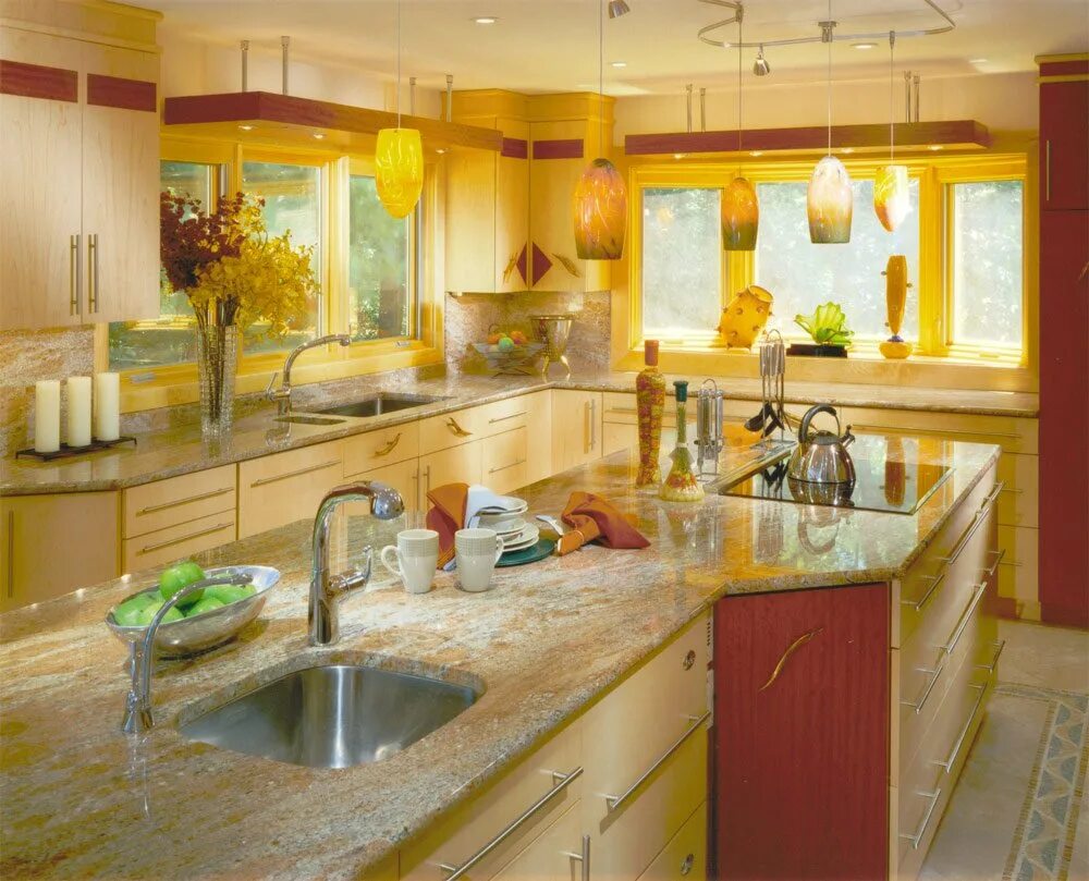 Золотистые кухонные. Желтые кухни. Желтые стены на кухне. Кухня в желтом цвете. Желто бежевая кухня.