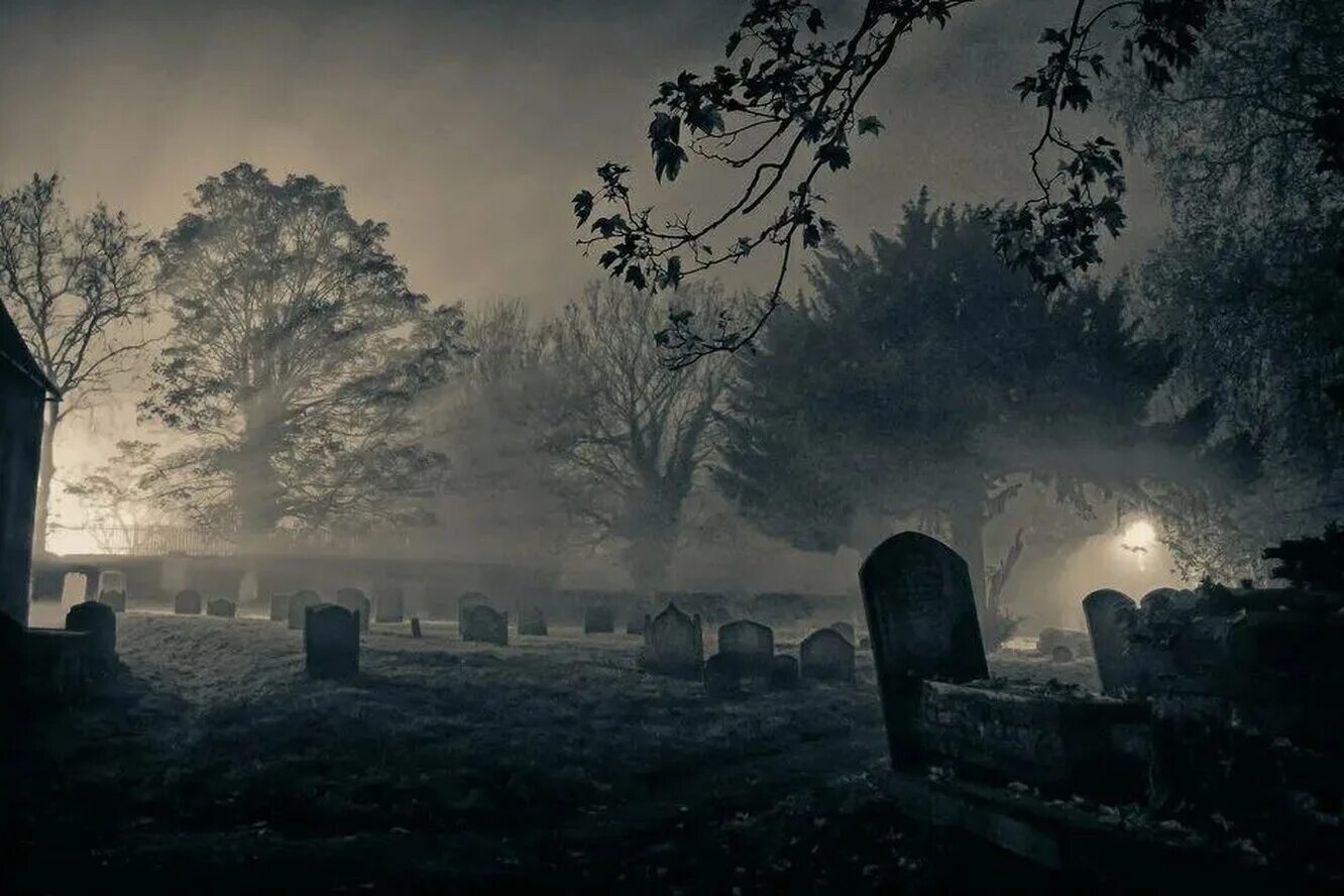 Meet you at the graveyard sovan truong. Ночное кладбище. Кладбище ночью. Мрачное кладбище. Красивое кладбище ночью.
