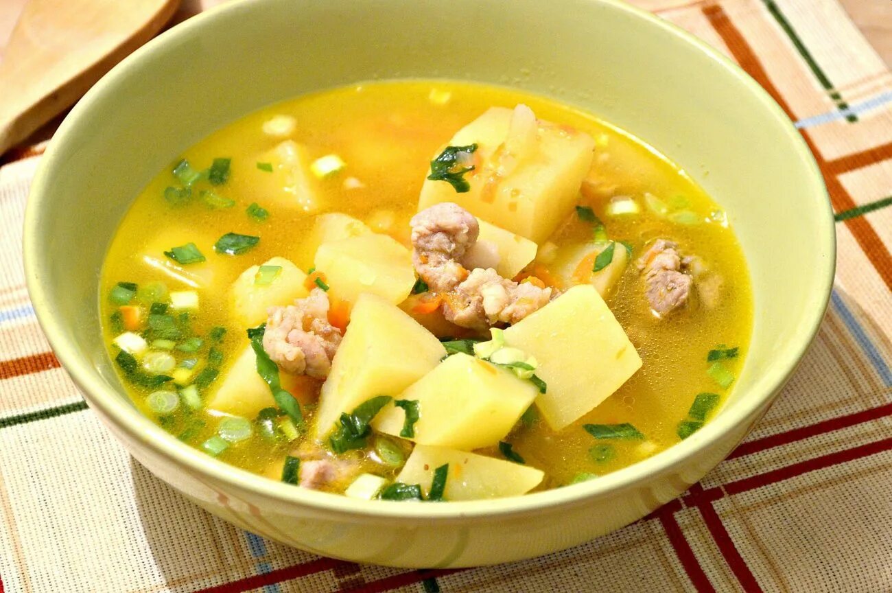 Мясной картофельный суп. Суп картофельный (с клецками и шпиком). Суп картофельный потофе. П. Картофельный суп со свининой.