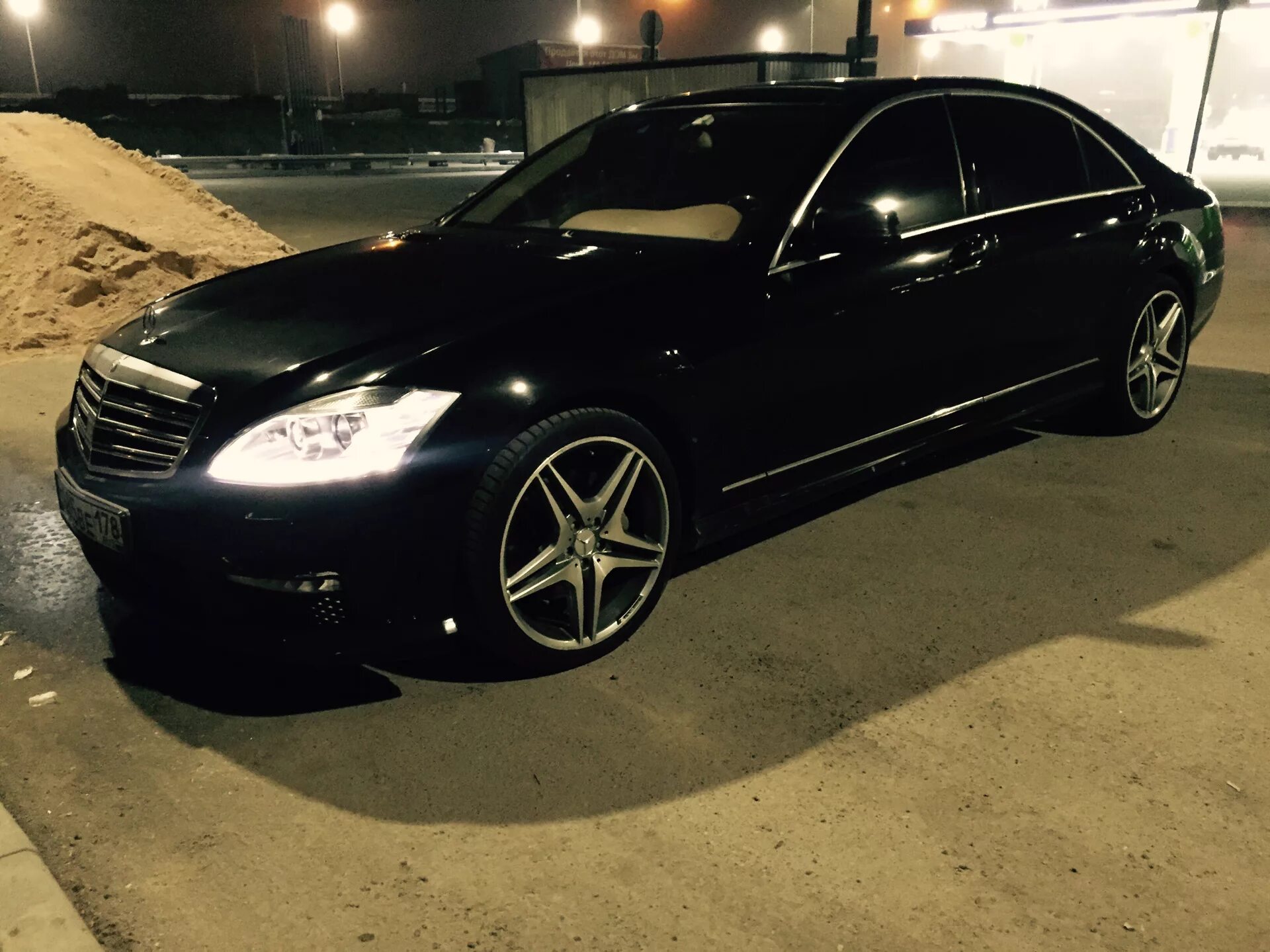 Mercedes benz s 221. 221 мерседес 6. Mercedes-benz w221. Мерседес 221 черный. Мерседес 221 черный.