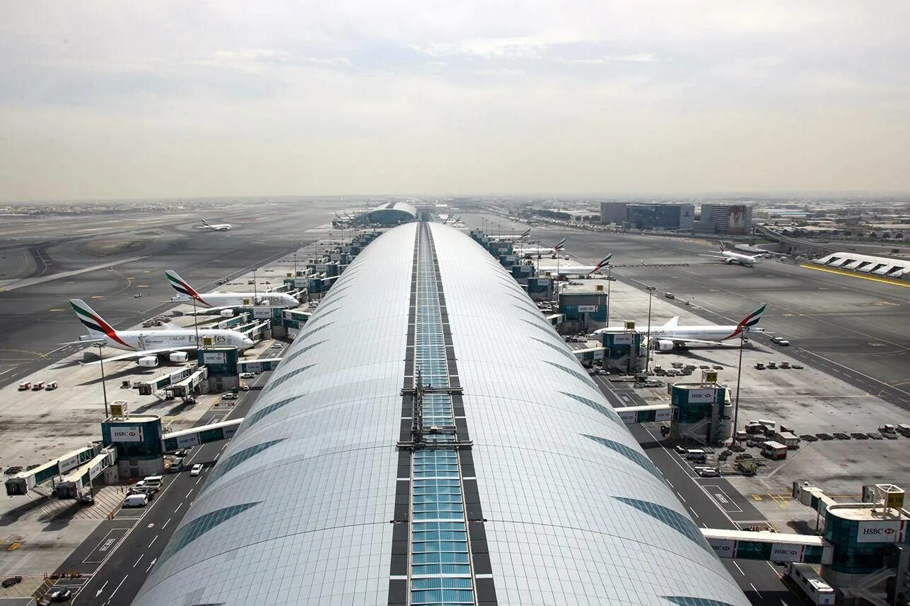 Работает ли сейчас аэропорт в дубае. Аэропорт дубай (dubai international airport). dxb airport дубай. аэропорт дубая снаружи. iii международный аэропорт дубай.