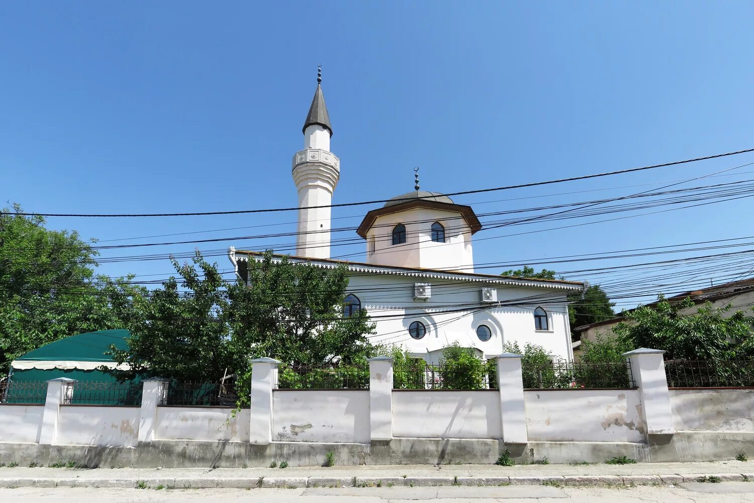 Мечеть сеит сеттар в симферополе. Соборная мечеть кебир-джами. Мечеть кебир-джами. Ак мечеть симферополь дома. Ак мечеть симферополь дома.