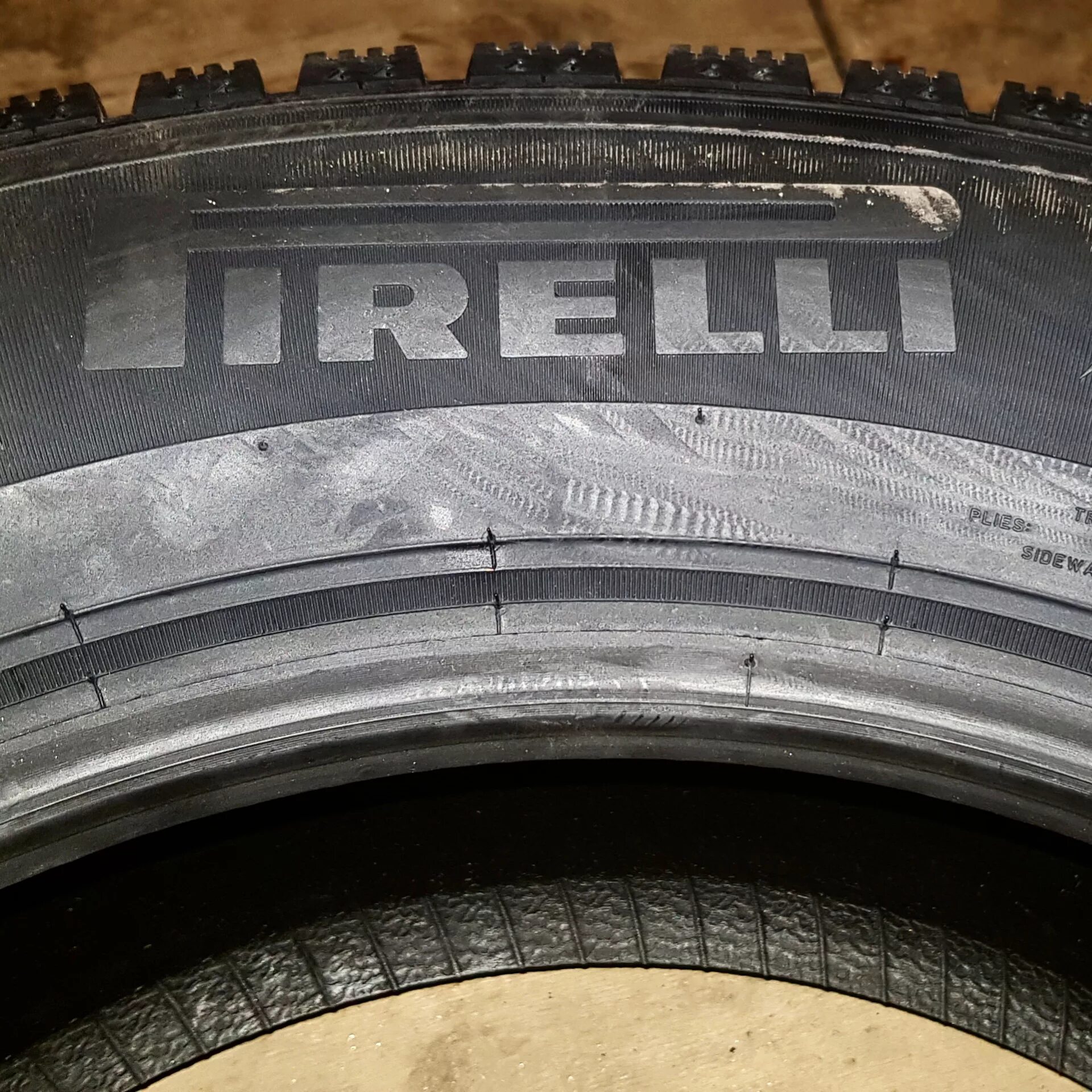 Спб колесо отзывы. Pirelli Scorpion Ice Zero 2 225/60 r17. Пирелли Скорпион Зеро 2 айс 225/65/17. Резина зимняя Пирелли 125/70. Пирелли Zero зимняя. Направление резины.