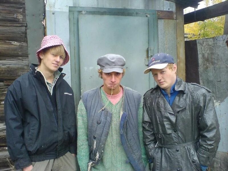 Соседний колхоз просит навоз. Колхозные парни. деревенские пацаны. парни на колхозе. деревенский парень.