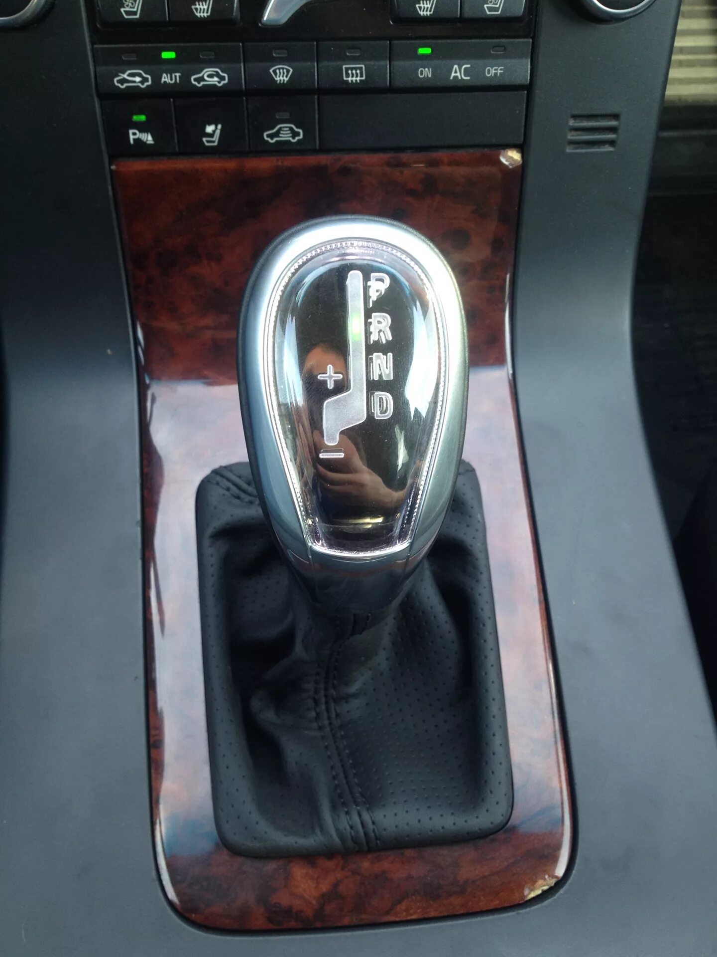 Volvo s40 ii рычаг акпп. Volvo коробка автомат. Селектор акпп вольво хс90. Ручка акпп вольво s80. Volvo коробка автомат.