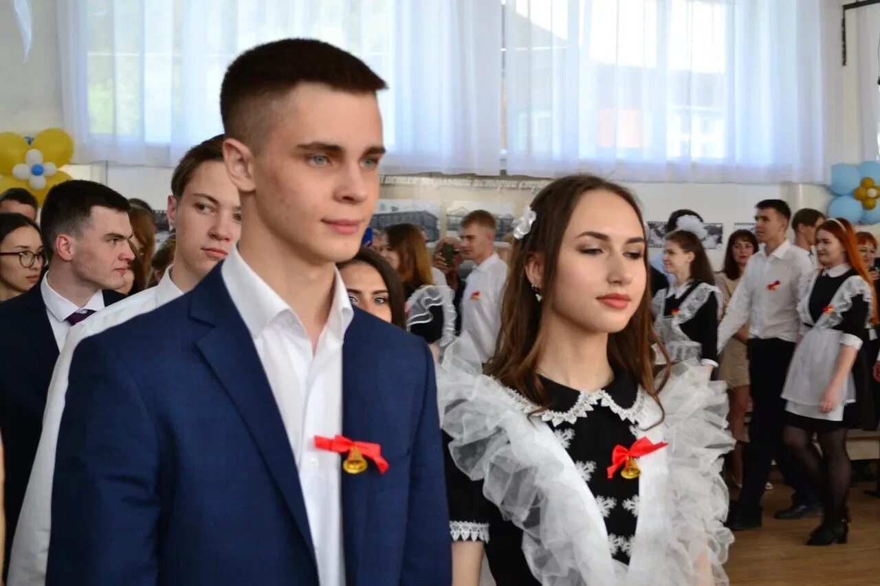 Школа 28 выпускники. Увидеть на последнем звонке дочка с родителями станица Новолобинская.