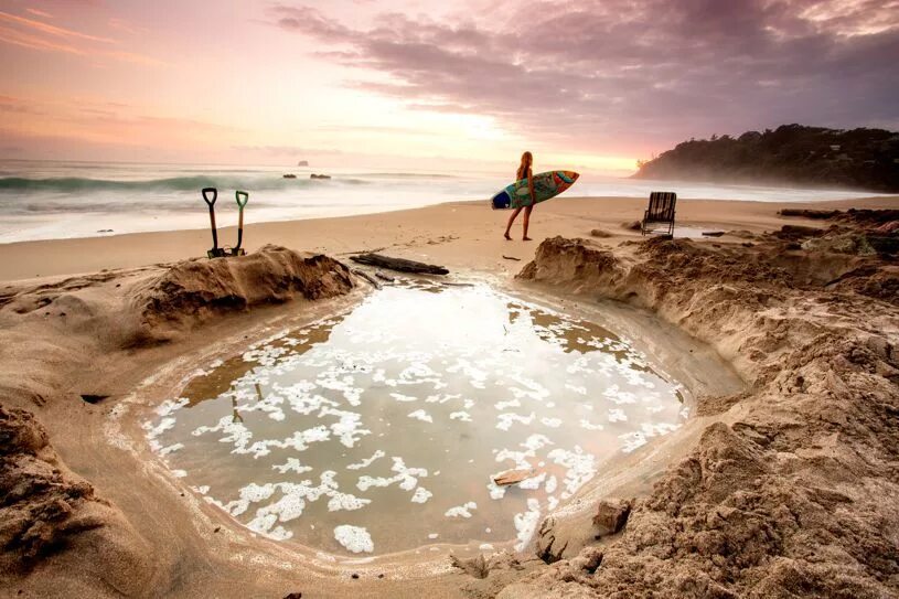 Теплый пляж. Hot water beach новая зеландия. хот уотер бич. пляж hot water beach, коромандел, северный остров. пляж хот уотер новая зеландия.