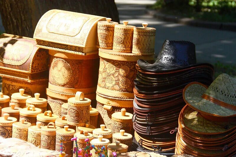 Шемогодская резьба великий устюг. Береста мастер класс. Изделия из бересты плёс. Береста как материал для бытовых изделий. Туеса шемогодская береста.