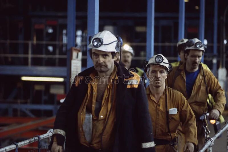 Шахтер профессия. Шахтер на английском. Лицо шахтера. Шахтер на английском. Шахтер профессия.