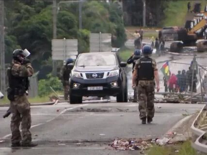 Франция объявила военное положение в новой каледонии