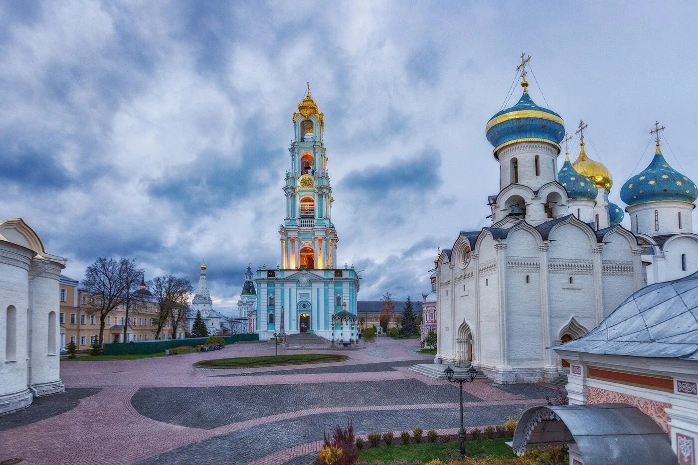 Сергиева лавра находится в городе. Троице-сергиева лавра сергиев посад. троице сергиев монастырь. лавра свято троицкая сергиева лавра. троицкий монастырь сергиев посад.