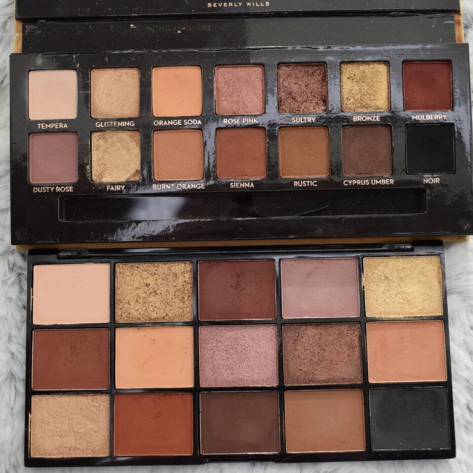 Makeup revolution reloaded palette velvet rose. Революшен косметика палетка теней шоколад. Мейкап революшен розовое золото. Палетка революшен шоколадка розовая. Revolution розовая.