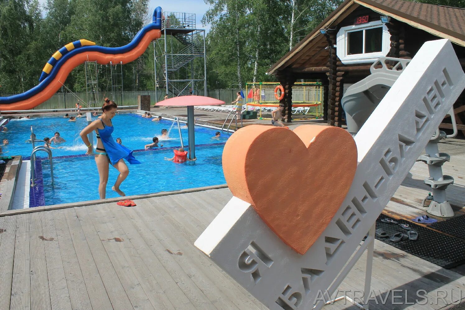 Бассейн баден баден в кургане. Пляж голубые озера курган. Голубые озера курганская область. Где можно отдохнуть в кургане. Баден-баден уктус курган.