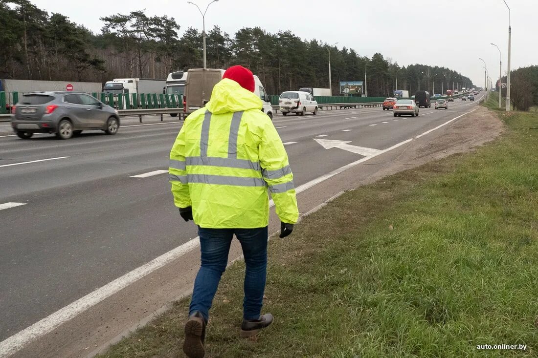 Обязанности пешехода. Пешеход по обочине. Пдд пешеход на тротуаре. Тротуар дорога для пешеходов. Обочина дороги.