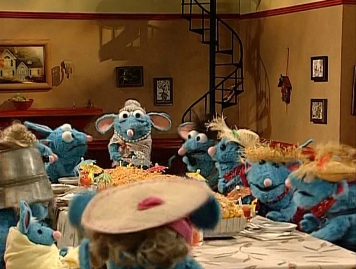 Tutter mouse. Big blue house mouse мыши. маппеты мышь туттер. mouse in the house игрушка. the big blue house.