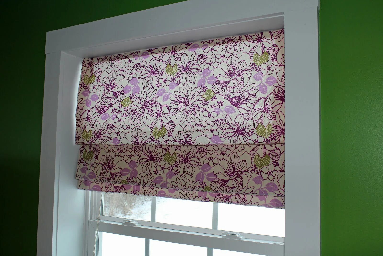 римская штора на завязках. шторы жалюзи из ткани. как сделать самому шторы на окна. как сделать самому шторы на окна. самодельные шторы на окна.