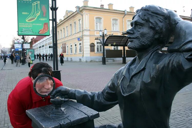 Тульский левша тула. Памятник левше в туле. памятник левше в челябинске. тула блоха подкованная памятник. памятник левше и блохе в туле.