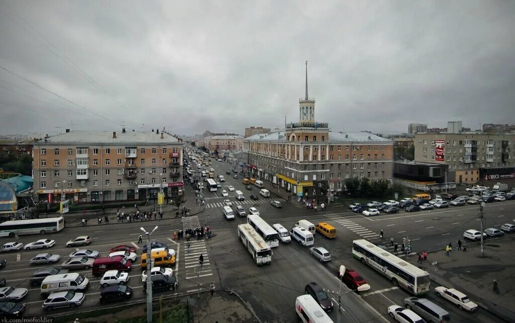 Пл ленинградская. Дом со шпилем на Маркса Омск. Ленинградская площадь Омск. Г. Омск Ленинградская площадь. Ленинградская площадь 1 Омск.