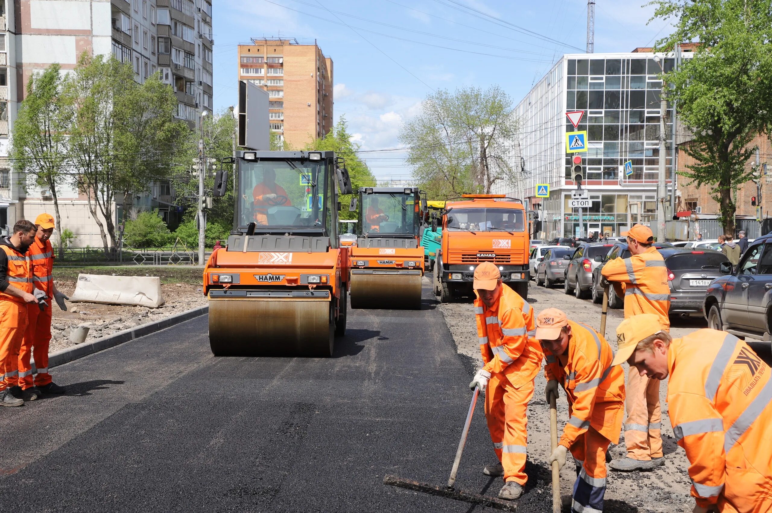 Ремонт дороги московская. Дорожный рабочий. Дорожные работы Самара. Безопасные и качественные дороги. Ремонт дорог Московская область.