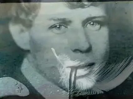 Есенин на московских изогнутых
