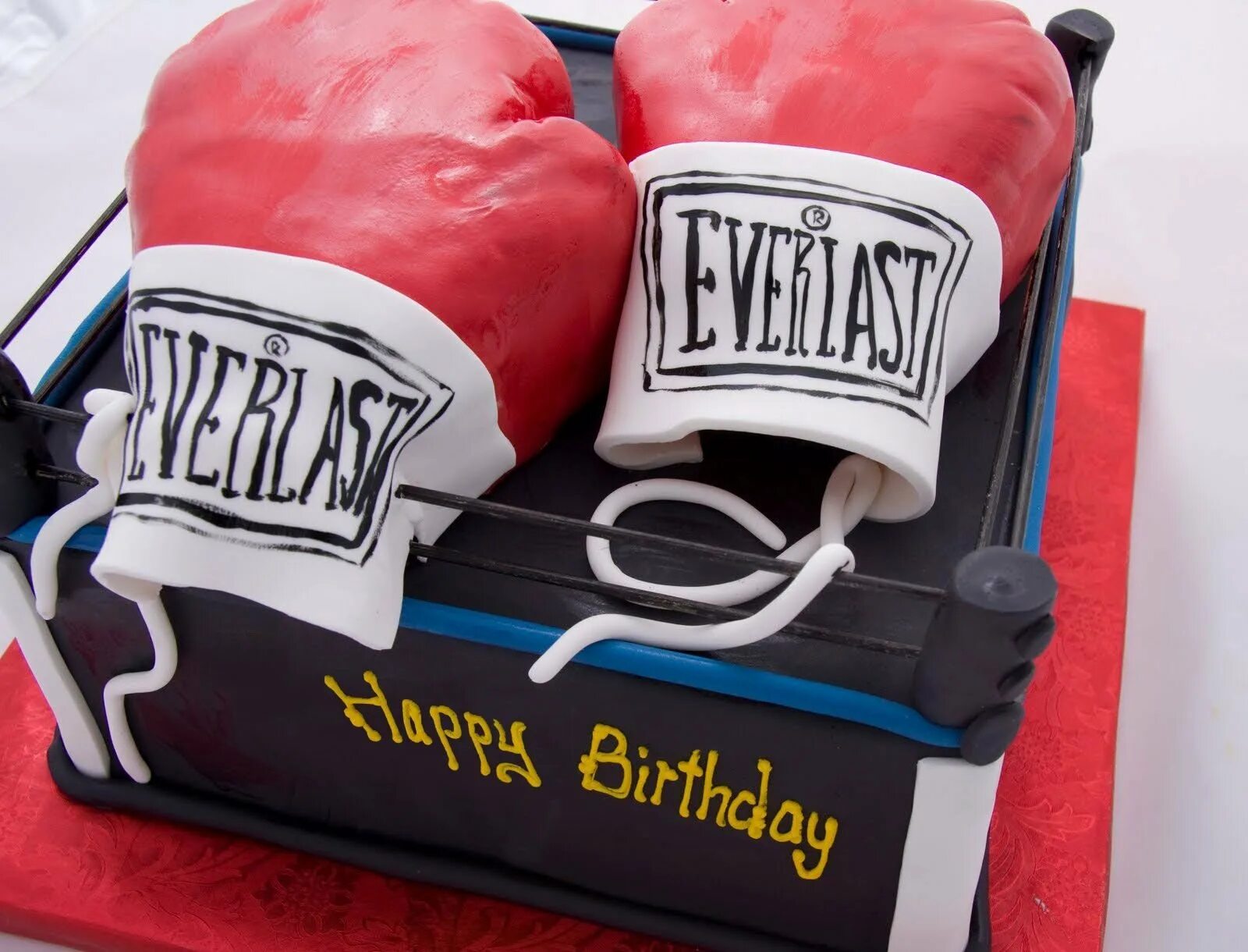 С днем рождения боксер. Торт для боксера. Торт боксерская перчатка. Открытка с днем рождения боксеру. Поздравление с днем рождения спортсмену своими словами