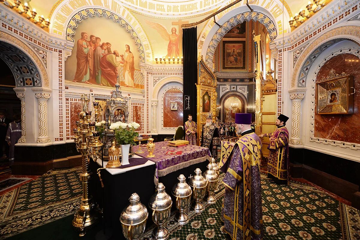 Часы работы храма спасителя. Часы работы храма спасителя. Храм христа спасителя стиль архитектуры. Иконы в храме христа спасителя в москве. Храм христа спасителя в москве внутри.