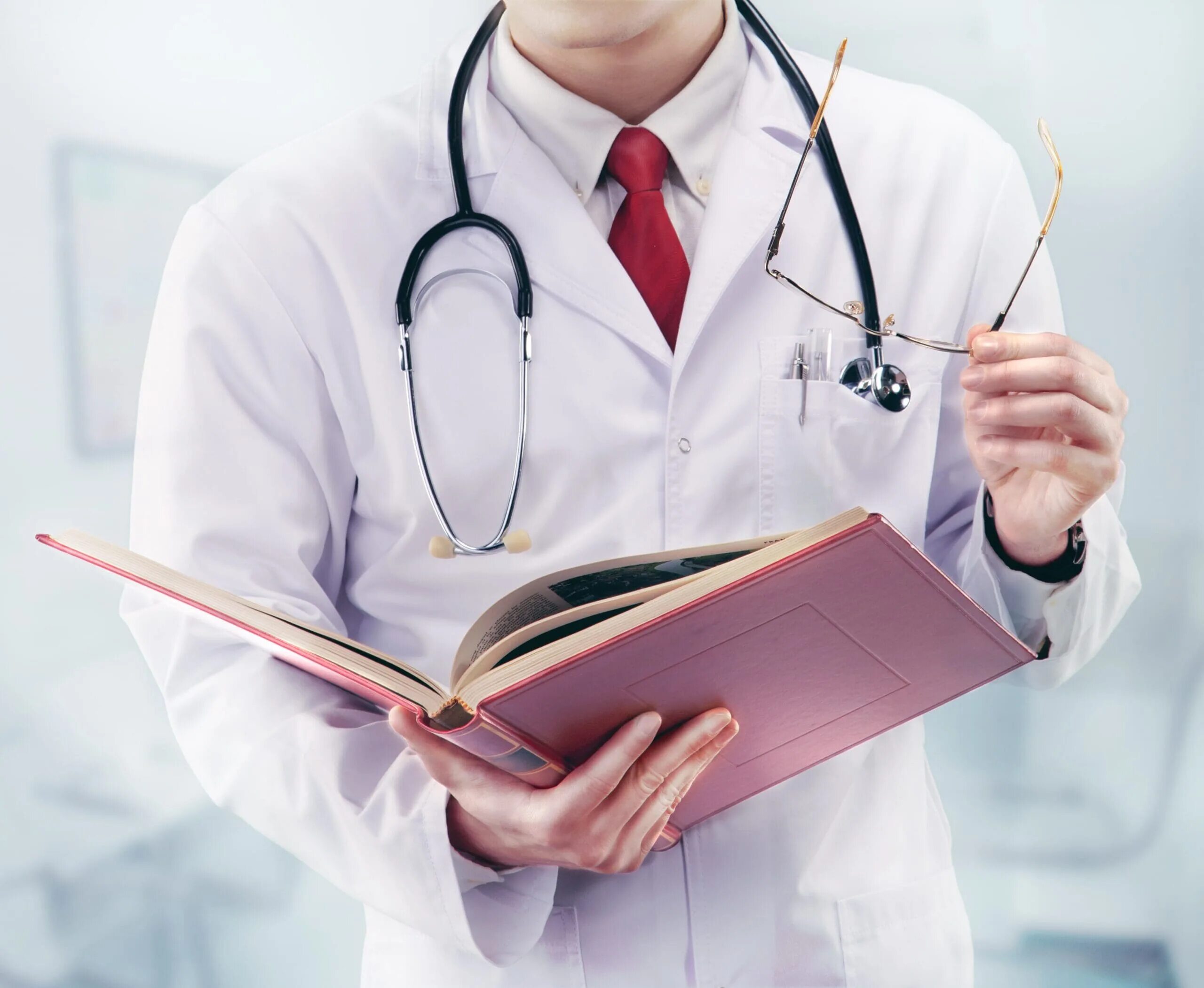 Врач с фонендоскопом. Врач с книгой в руке. S medica. Стетоскоп врача. Стетоскоп врача.