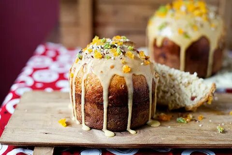 Кулич с белым шоколадом и фисташковым кремом