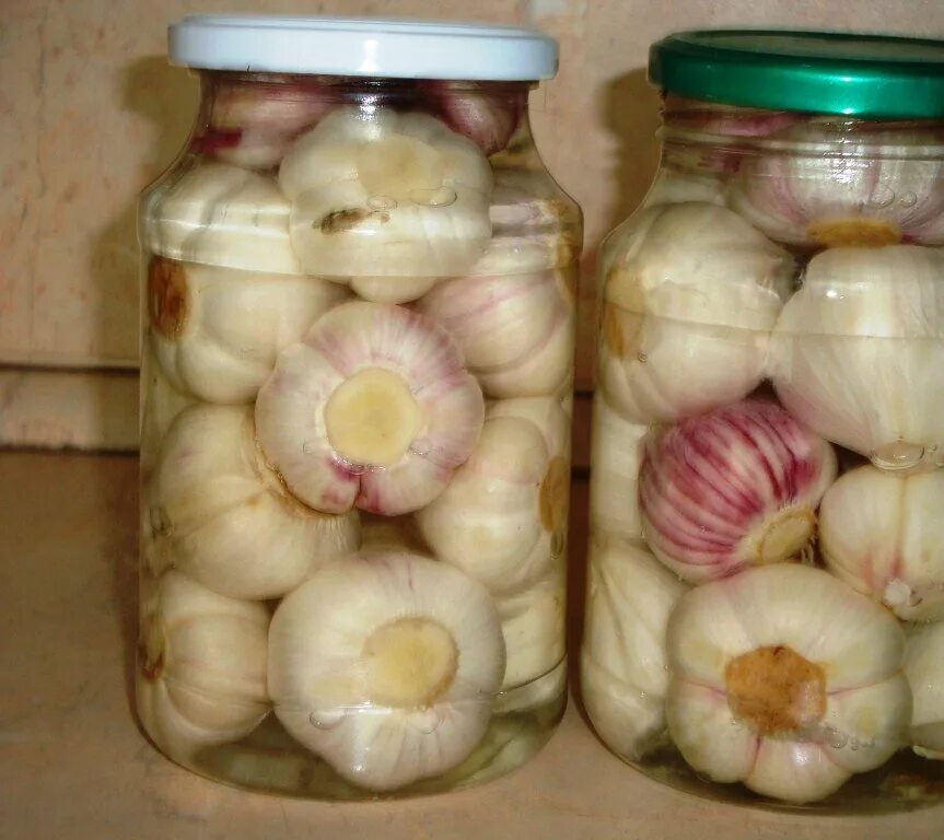 Маринованные чеснок рецепты приготовления на зиму. Маринованный чеснок. маринованный чеснок головками. чеснок на зиму. консервированный чеснок.