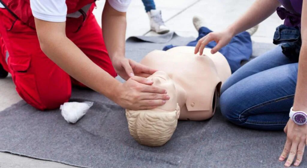 First aid 2024. Оказание медицинской помощи. First aid 2024. Курсы оказания первой помощи. First aid 2024.